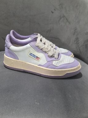 Autry Lavender Leather Low Sneakers